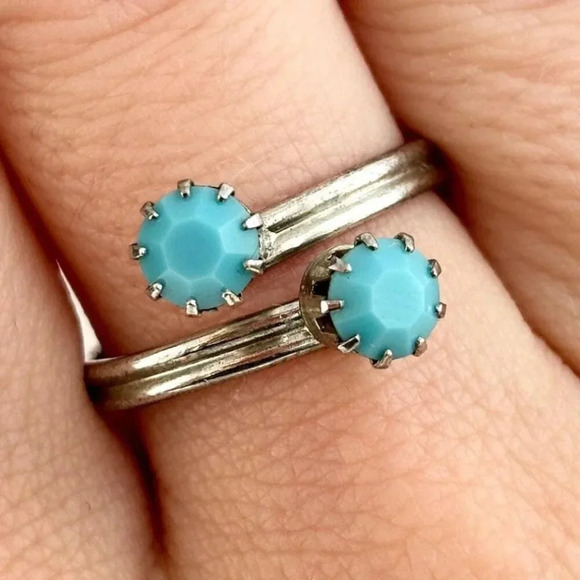 Vintage Jewelry - Vintage Southwest Style Silver Tone Faux Turquoise Crossover Ring - sz 8